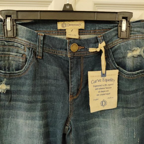 Democracy Women's Distressed Girlfriend Jeans Size 4 NWT - Picture 3 of 6